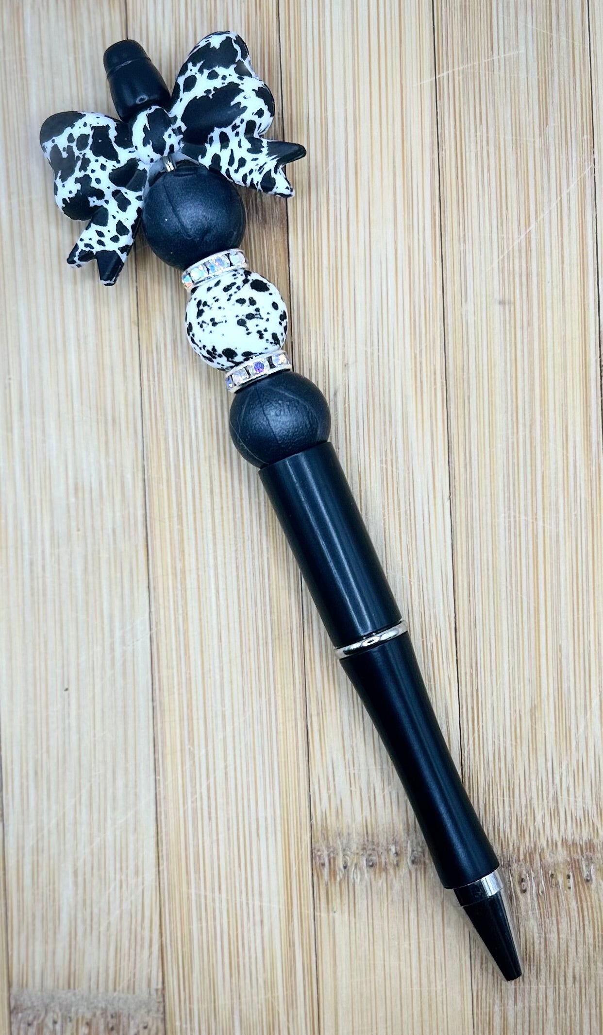 Black white bow pen